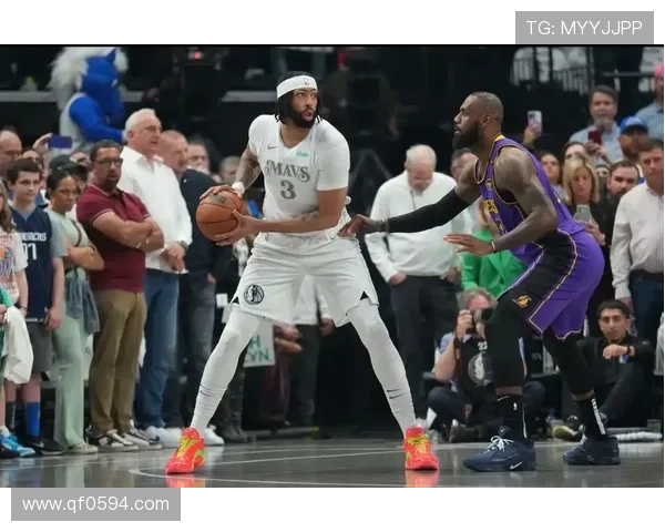 詹姆斯复出带领湖人力克勇士，安东尼戴维斯贡献三双表现出色